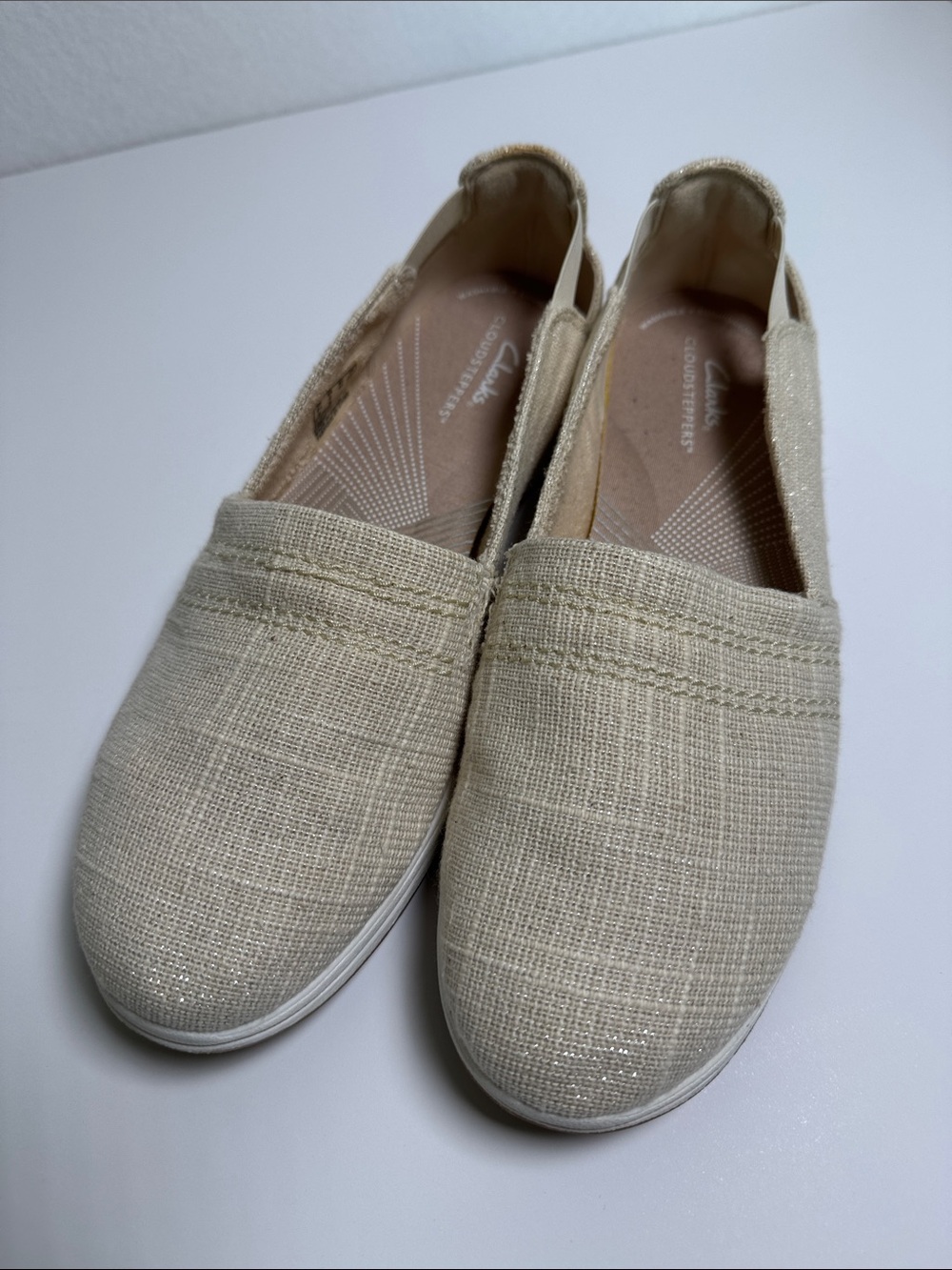 Clarks Cloudsteppers Cream‎ Slip On Comfort Shoes Women's Size 9
